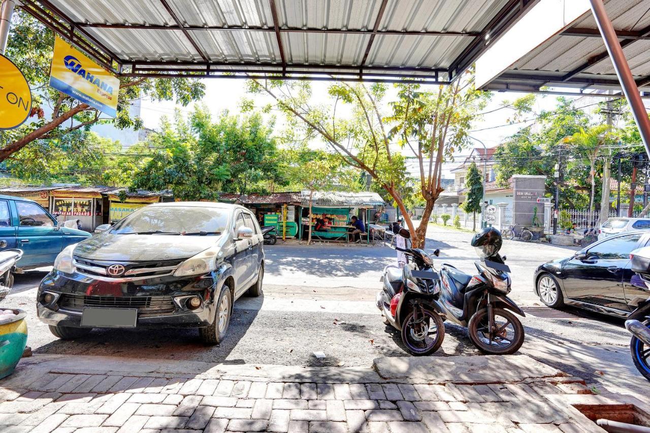 Spot On 90148 Gosepa Mayjend Sungkono Surabaya Buitenkant foto
